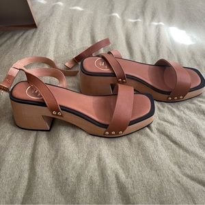 Free people unilara clog sandals size 9